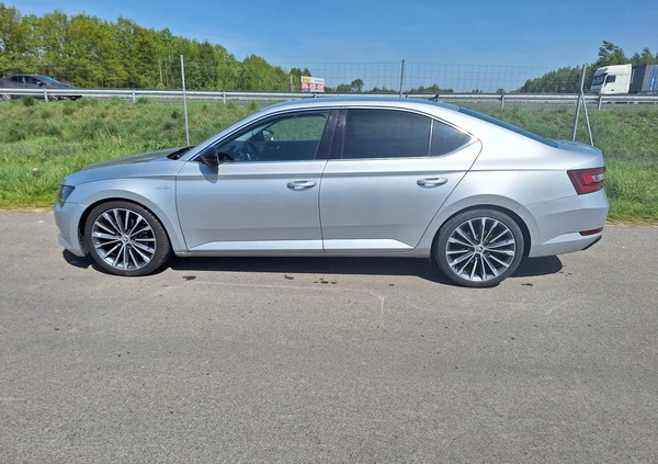 Skoda Superb cena 84000 przebieg: 112000, rok produkcji 2019 z Przedbórz małe 137